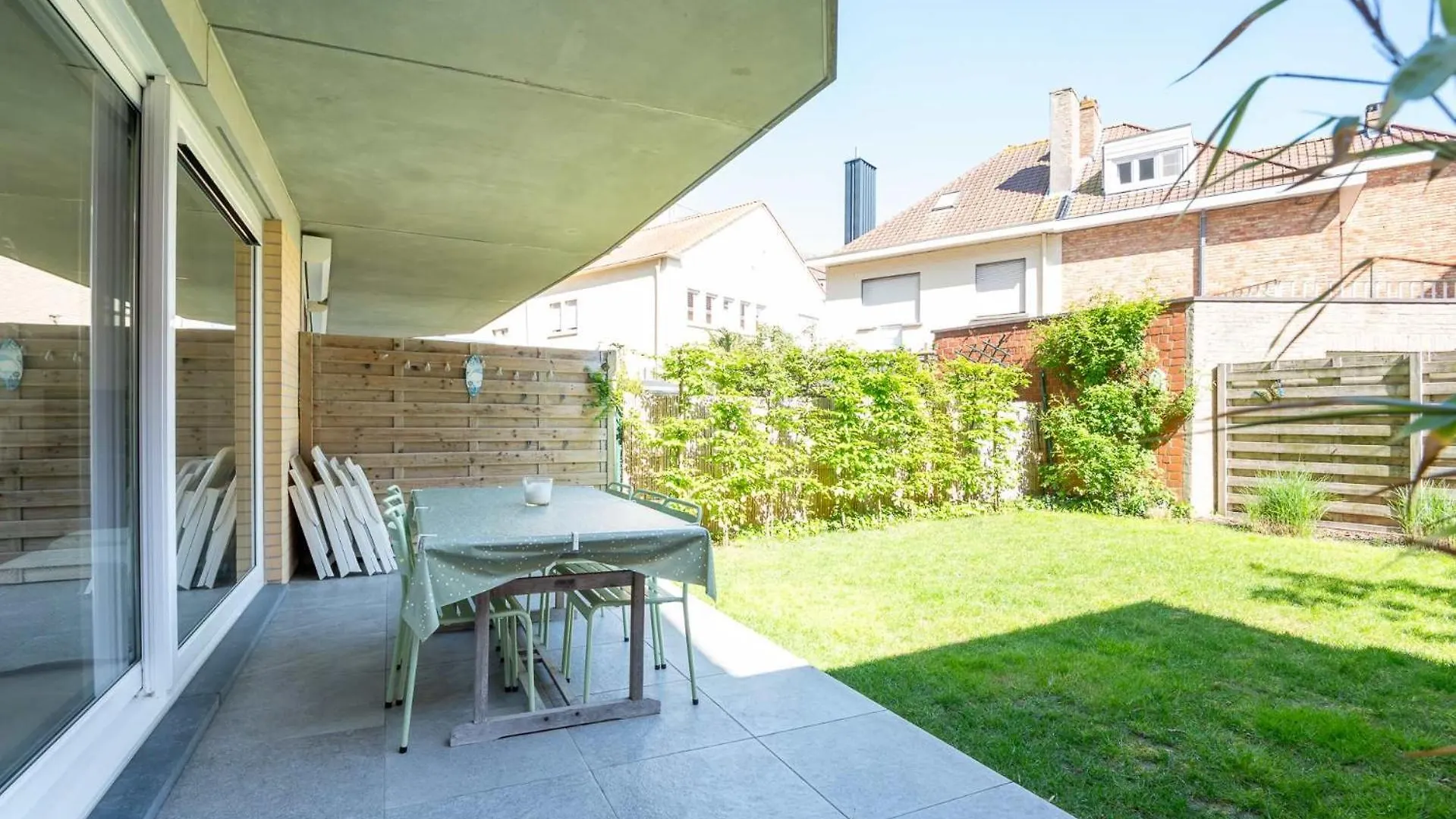 Beautiful 2Br Apartment With Wonderful Garden Ostend