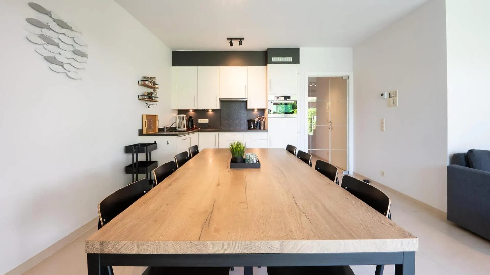 Beautiful 2Br Apartment With Wonderful Garden Ostend 0*,  Bélgica